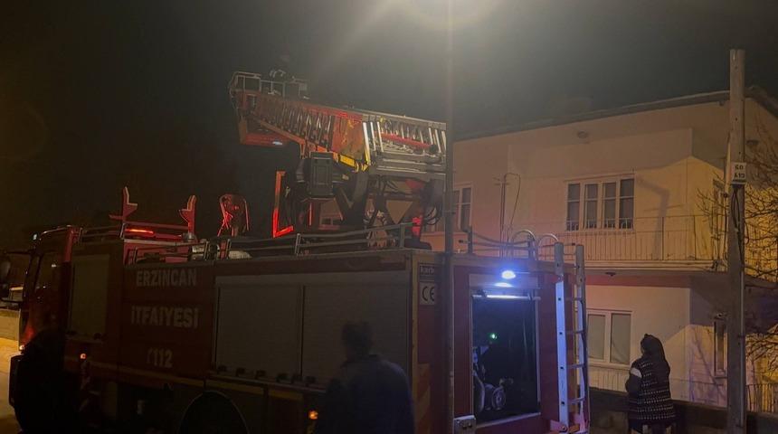 Erzincan&rsquo;da &ccedil;atıdaki kedi i&ccedil;in itfaiye seferber oldu