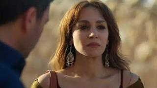 Uzak Şehir'in Nare'si Sahra Şaş ödül törenine damga vurdu! Cesur tarzı olay oldu