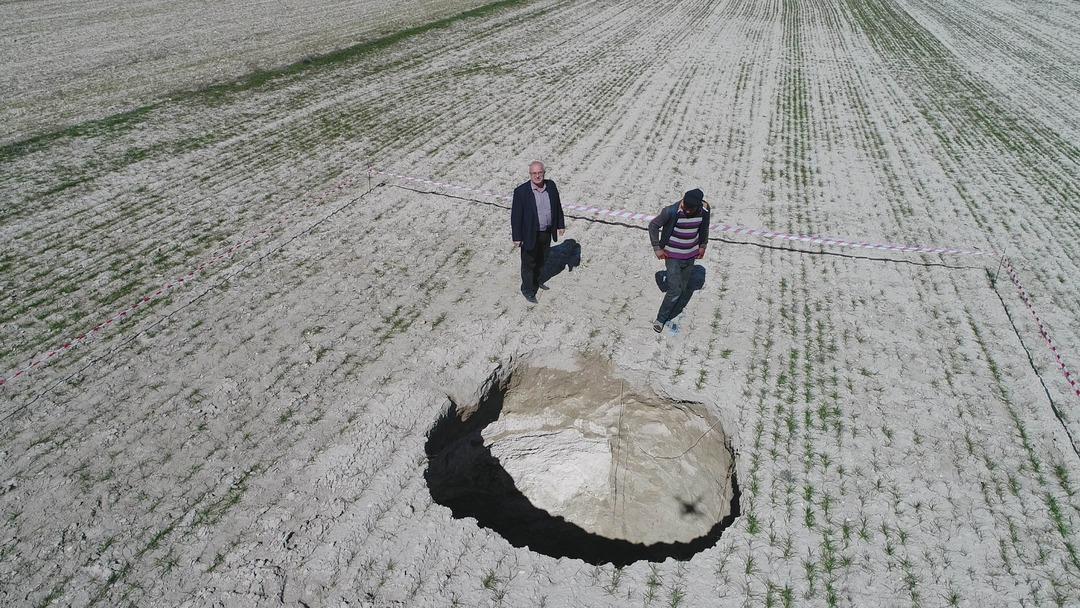Konya toprak altından &ccedil;&ouml;k&uuml;yor: Yeraltı suyu &ccedil;ekiliyor, obruklar b&uuml;y&uuml;yor 1