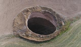 Konya toprak altından &ccedil;&ouml;k&uuml;yor: Obruklar b&uuml;y&uuml;yor