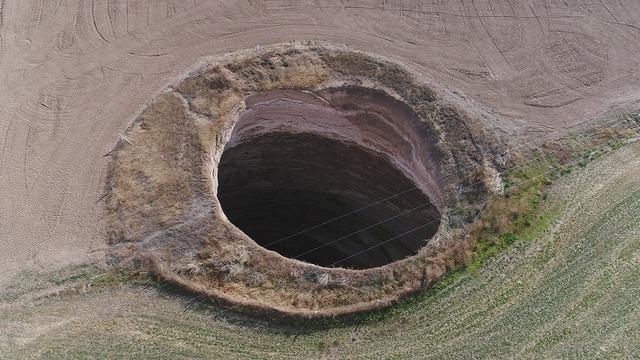 Konya toprak altından çöküyor: Yeraltı suyu çekiliyor, obruklar büyüyor