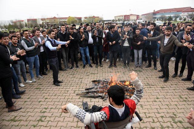 Nevruzu ateş yakarak ve demir döverek kutladılar