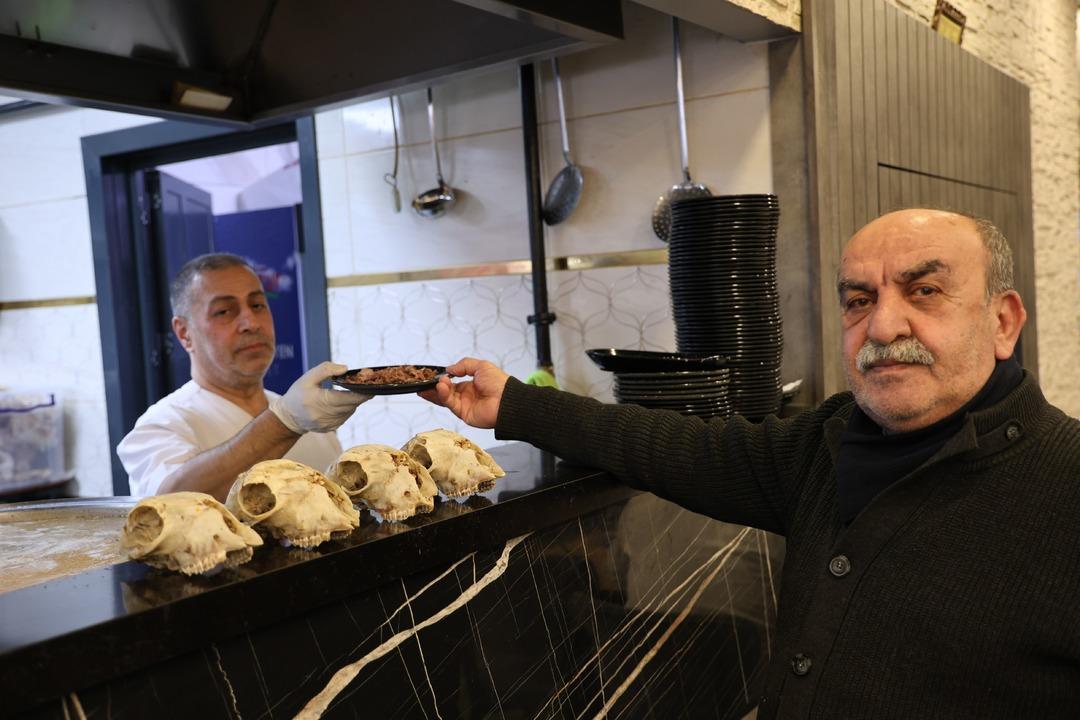 Pirana balıklarını 12 yıldır sadece kelle pa&ccedil;ayla besliyor! 5