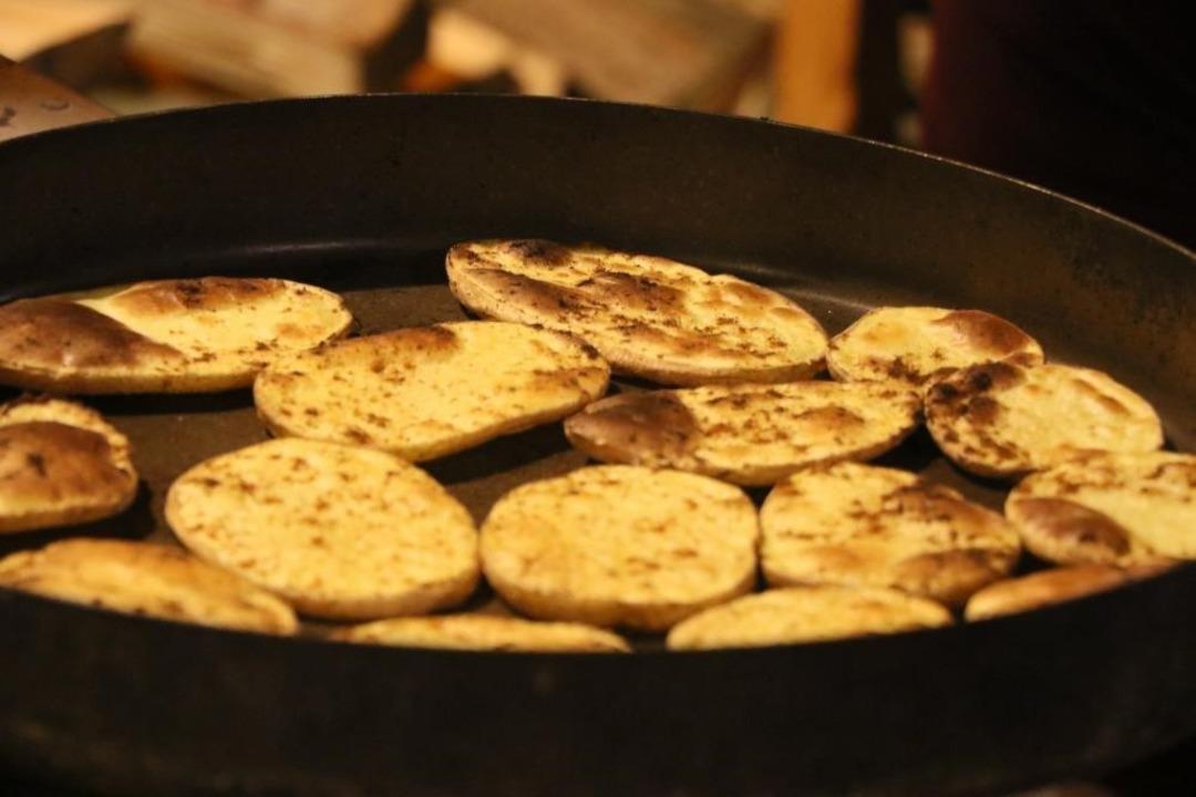 Kış gecelerinin sıcak geleneği: Sobada kaşarlı patates 2