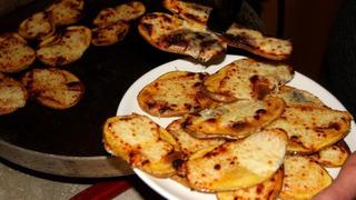 Kış gecelerinin sıcak geleneği: Sobada kaşarlı patates