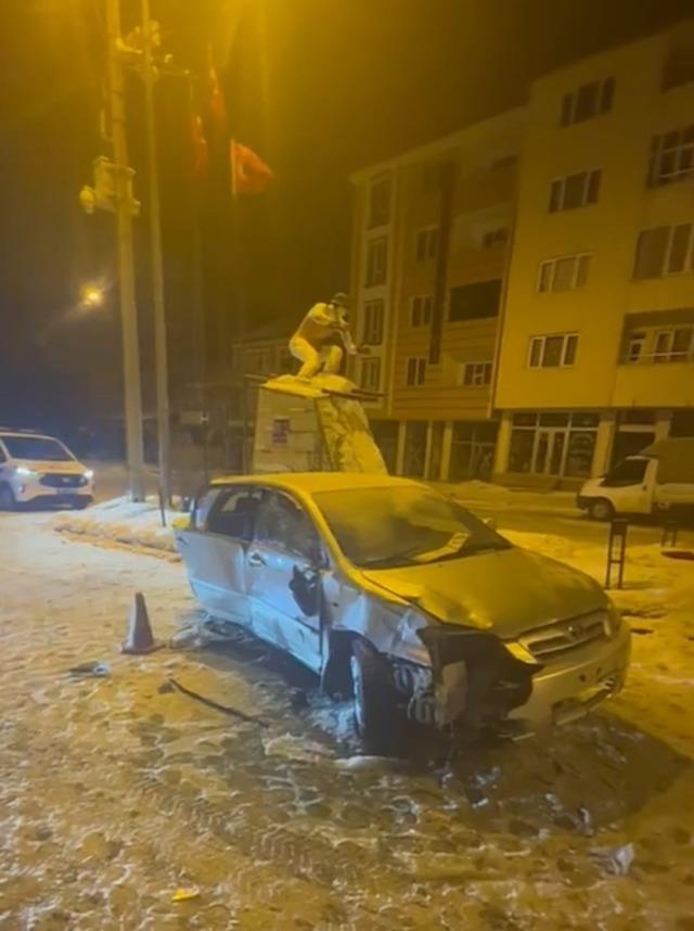 Sarıkamış’ta trafik kazası: 3 yaralı 1