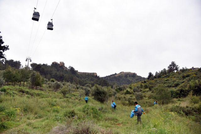 Alanya Belediyesi tarihi kaleyi her gün temizliyor