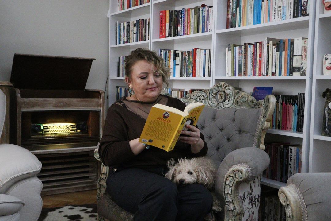 D&uuml;nyada 3 kişiden biri: T&uuml;rkiye&rsquo;nin ilk su altı kadın ressamı 4