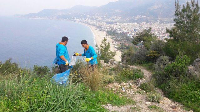 Alanya Belediyesi tarihi kaleyi her gün temizliyor