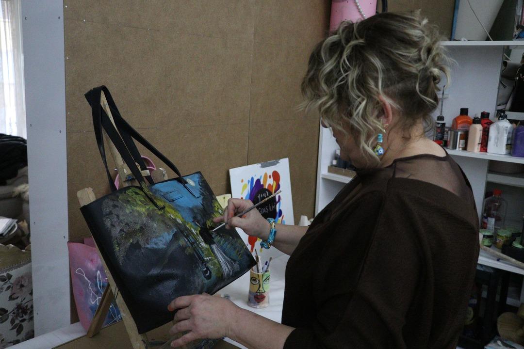 D&uuml;nyada 3 kişiden biri: T&uuml;rkiye&rsquo;nin ilk su altı kadın ressamı 2