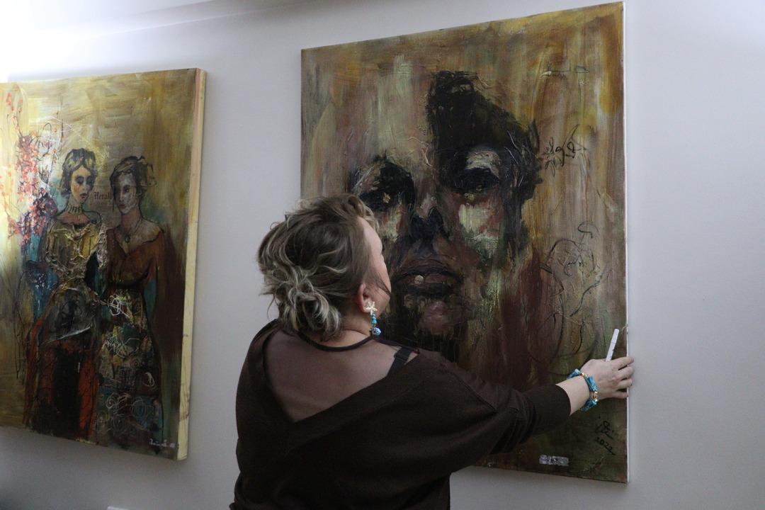 D&uuml;nyada 3 kişiden biri: T&uuml;rkiye&rsquo;nin ilk su altı kadın ressamı 1