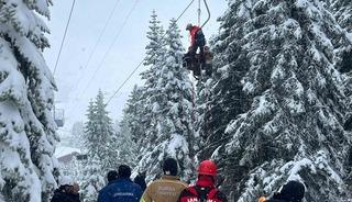 Uludağ&rsquo;da telesiyej arızası: Mahsur kalan t&uuml;m tatilciler kurtarıldı