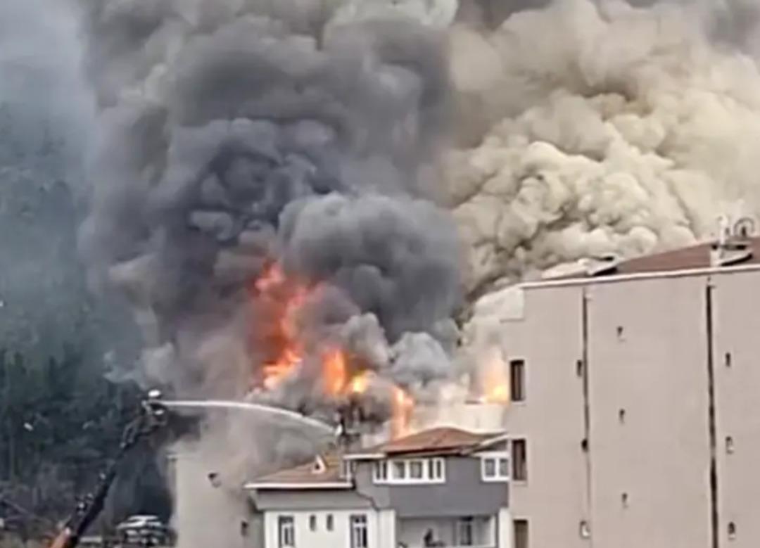 Ataşehir de yangın paniği! Alevler binayı sardı 2