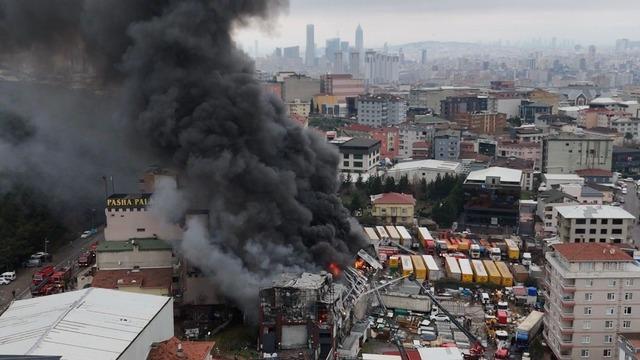 Ataşehir&rsquo;deki fabrika yangını s&ouml;nd&uuml;r&uuml;ld&uuml; 2