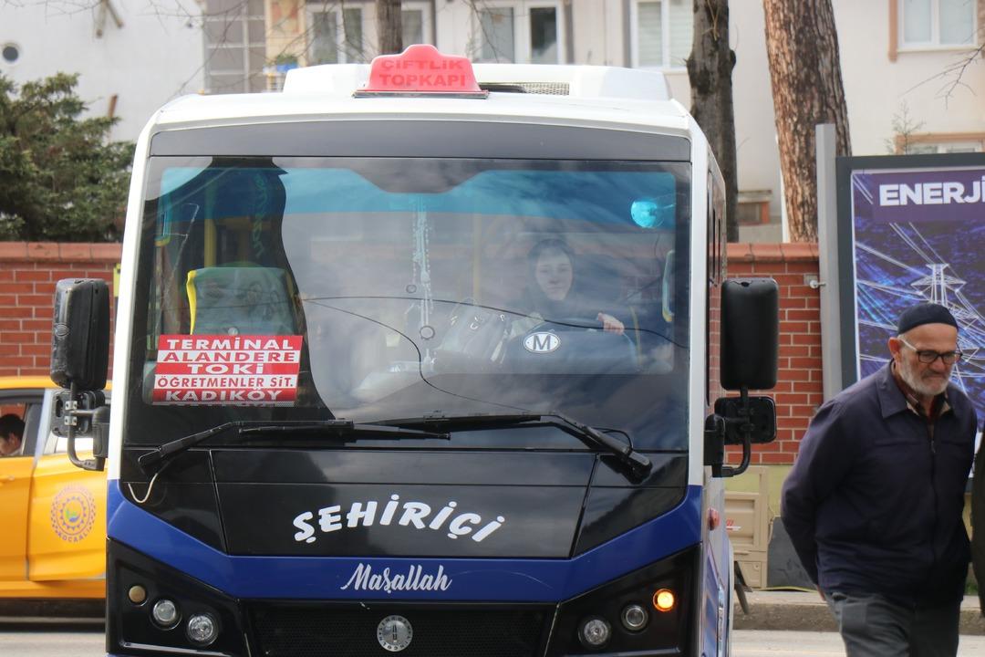 22 yaşında minib&uuml;s şof&ouml;r&uuml; oldu! &Ccedil;ocuk yaşta muavinlikle başladı 2