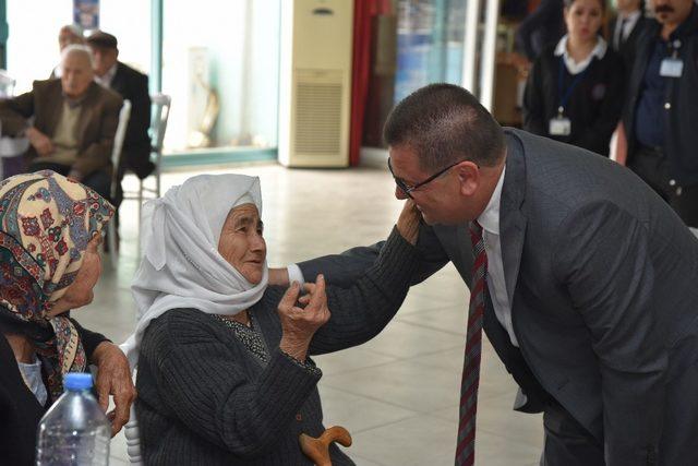 Başkan Tokat, yaşlı vatandaşlarla buluştu