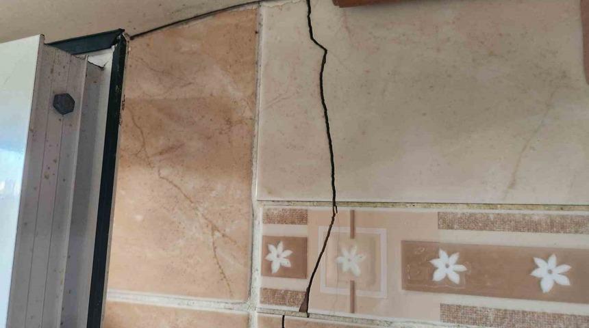 Urla&rsquo;da &ouml;nlem alınmadan yapılan temel kazısı faciaya neden oluyordu