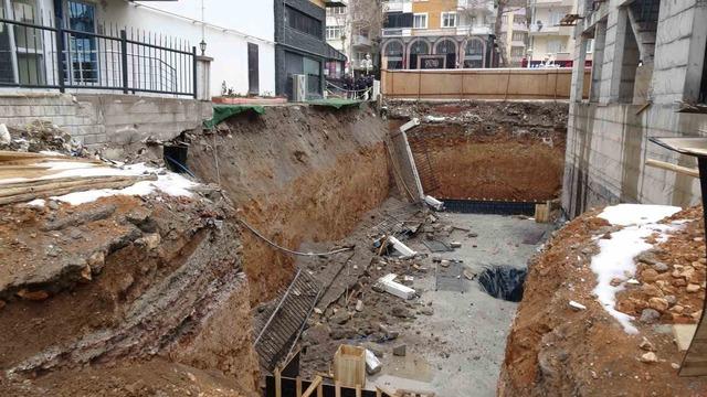 İstinat duvarı &ccedil;&ouml;ken bina havadan g&ouml;r&uuml;nt&uuml;lendi 3