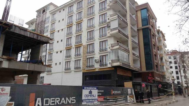 İstinat duvarı &ccedil;&ouml;ken bina havadan g&ouml;r&uuml;nt&uuml;lendi 1