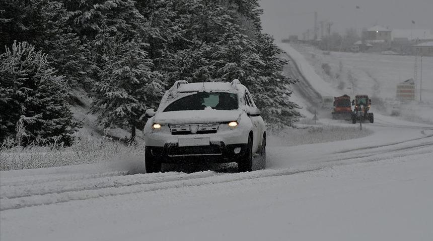 Erzurum ve Kars'ta kar etkili oldu