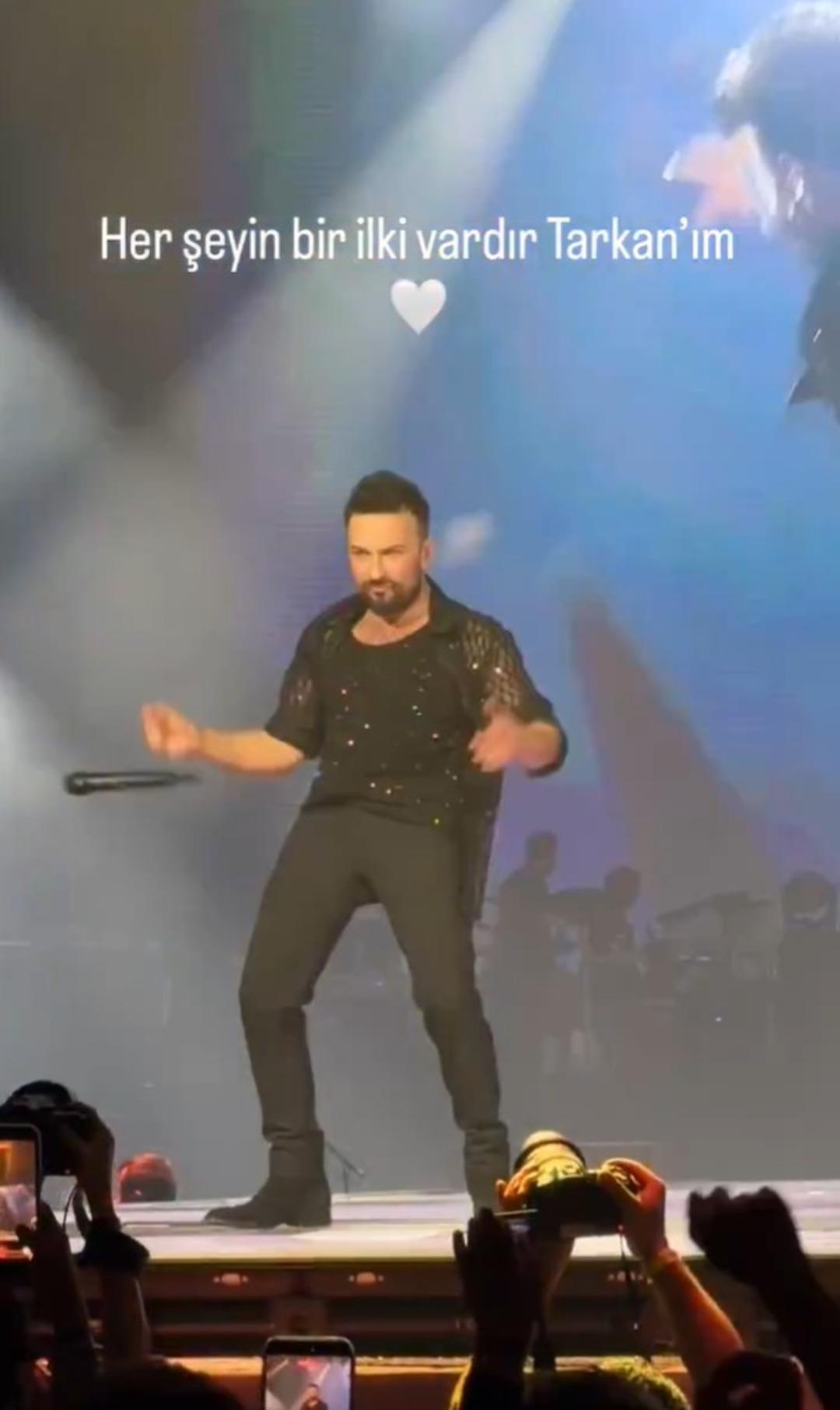 Tarkan coştu! Elindeki mikrofon fırlayıp bir anda fırladı 1
