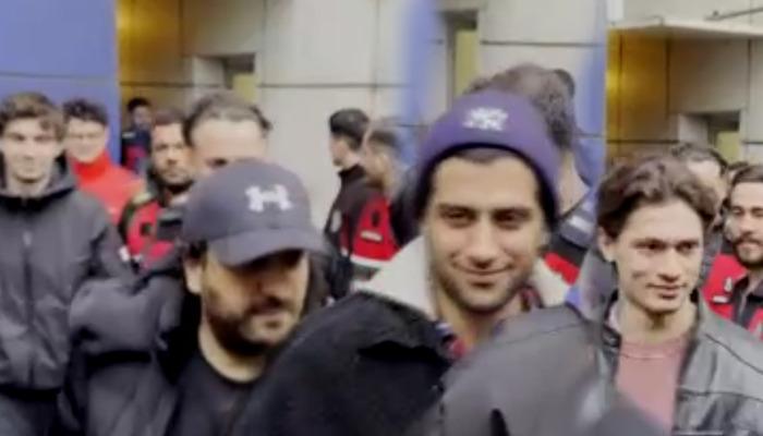 Hasan Can Kaya hi&ccedil; bakmadı, Reynmen ve &Ccedil;akal g&uuml;ld&uuml;! 