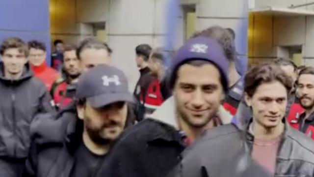 Hasan Can Kaya hiç bakmadı, Reynmen ve Çakal güldü! Sağlık kontrolünden geçirildiler