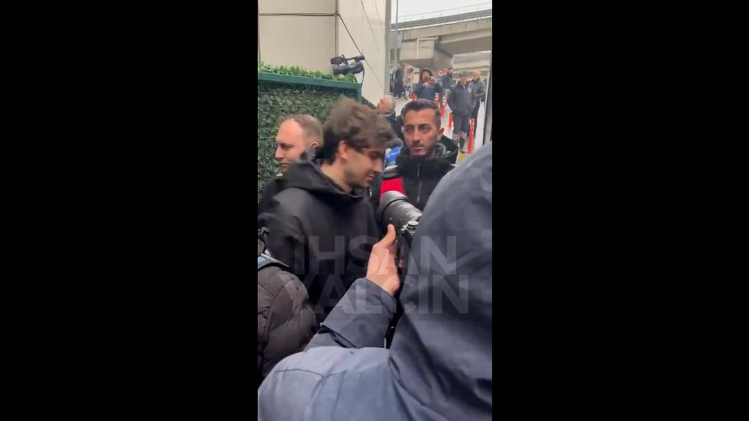 Hasan Can Kaya hi&ccedil; bakmadı, Reynmen ve &Ccedil;akal g&uuml;ld&uuml;! Sağlık kontrol&uuml;nden ge&ccedil;irildiler 1