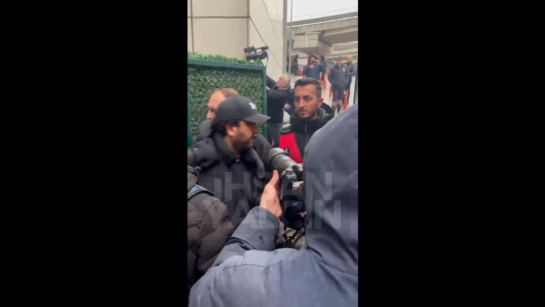 Hasan Can Kaya hi&ccedil; bakmadı, Reynmen ve &Ccedil;akal g&uuml;ld&uuml;! Sağlık kontrol&uuml;nden ge&ccedil;irildiler 2