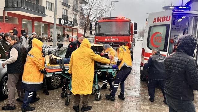 Dikkatsizlik kazayı beraberinde getirdi: 2 yaralı 2