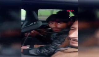 Sakarya'da otoyolda durdurulan otomobilden ka&ccedil;ak g&ouml;&ccedil;menler &ccedil;ıktı