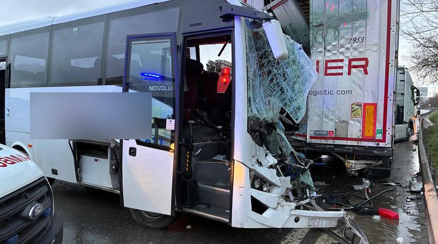 İstanbul'da feci kaza! 13 yaralı
