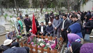 Ahmet Minguzzi &ouml;l&uuml;m yıl d&ouml;n&uuml;m&uuml;nde kabri başında anıldı