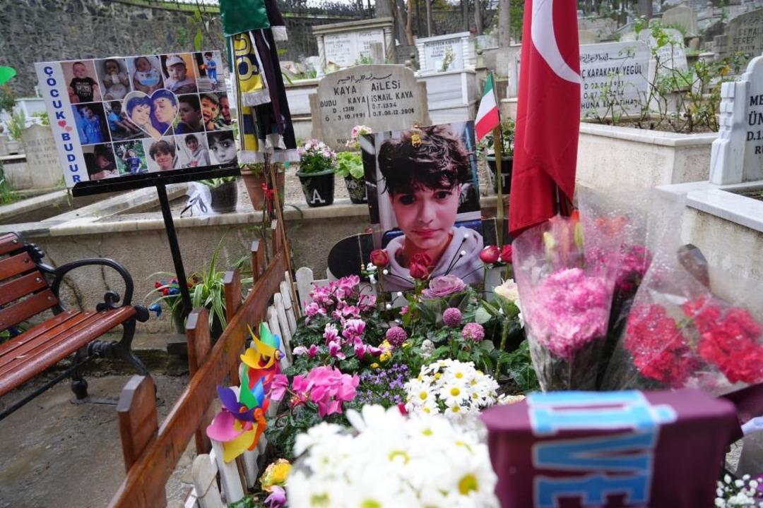 Ahmet Minguzzi &ouml;l&uuml;m yıl d&ouml;n&uuml;m&uuml;nde kabri başında anıldı 1