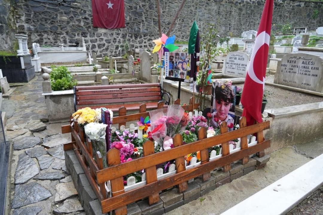 Ahmet Minguzzi &ouml;l&uuml;m yıl d&ouml;n&uuml;m&uuml;nde kabri başında anıldı 2