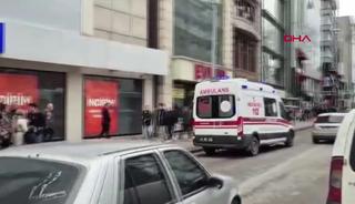 Alışveriş yaparken merdivenlerden d&uuml;şt&uuml;! Hayati tehlikesi var