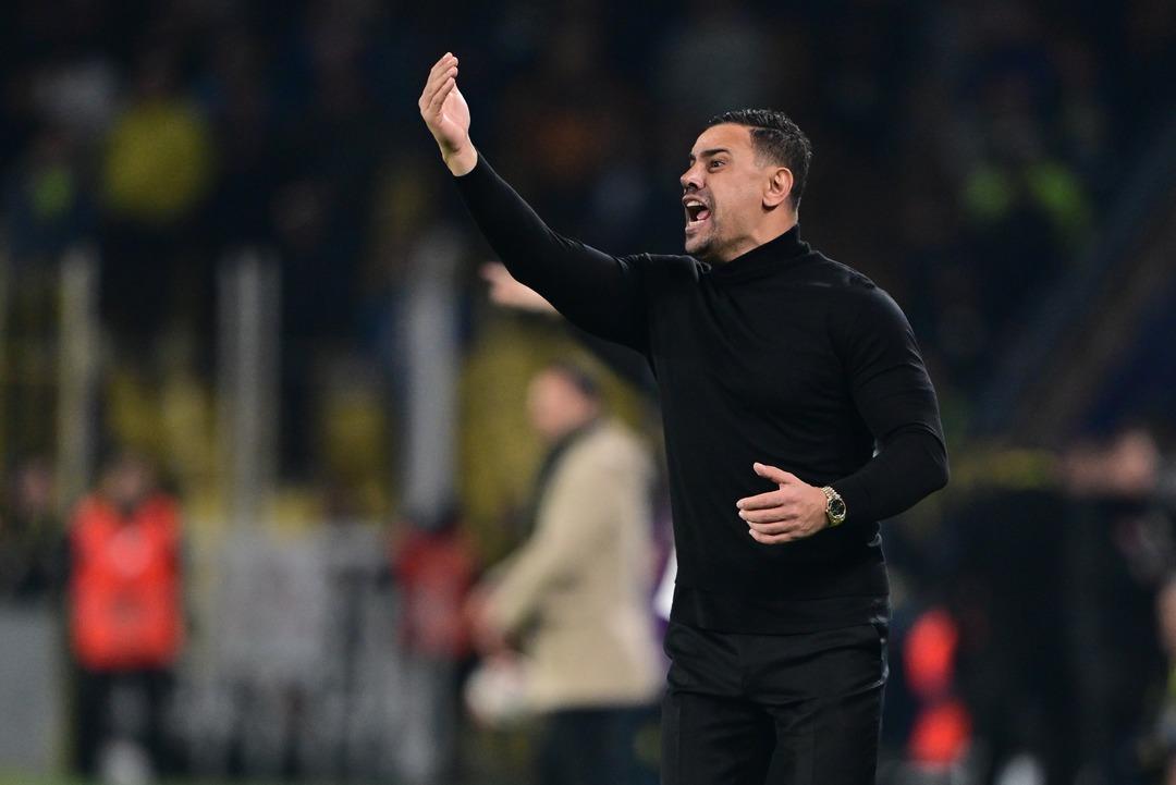 10 kişi Beşiktaş Konyaspor u ge&ccedil;meyi başardı! Kartal nefes aldı 9