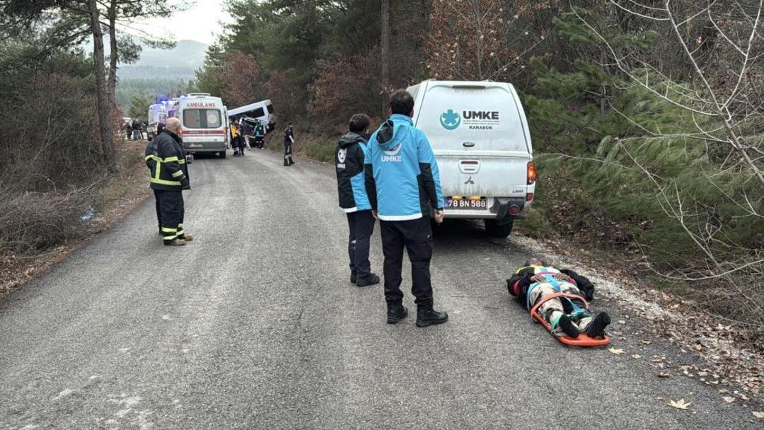 Yabancı &ouml;ğrencileri taşıyan minib&uuml;s şarampole u&ccedil;tu: 17 yaralı 4