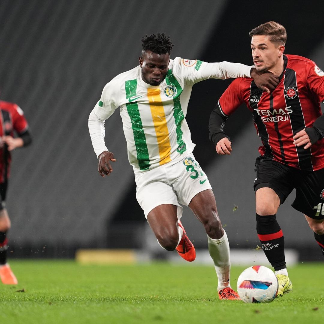 Alanyaspor dan Ogundu Augsburg a transfer oluyor! Fenerbah&ccedil;e detayı g&uuml;ndem oldu 3