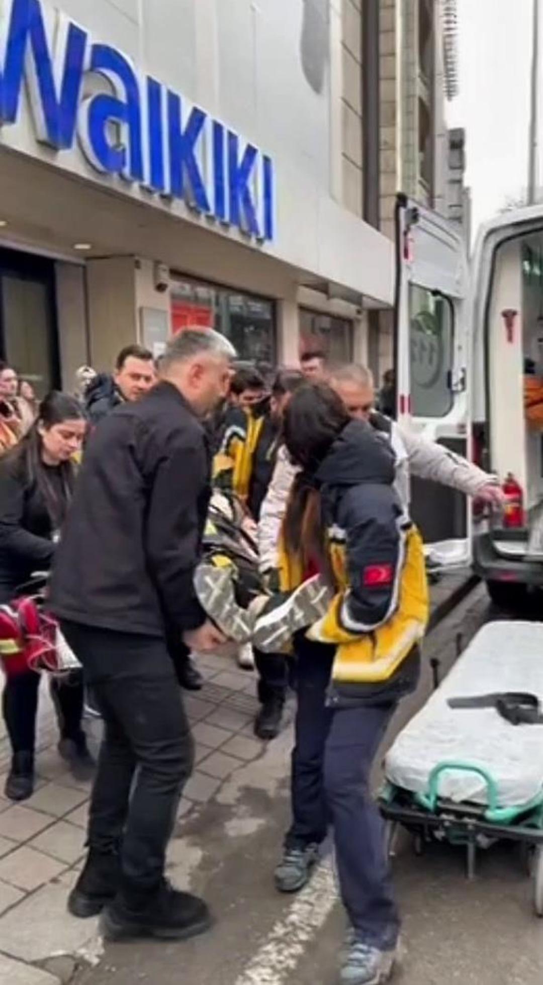 Mağazanın merdivenlerinden d&uuml;şen kadın hastanelik oldu 2