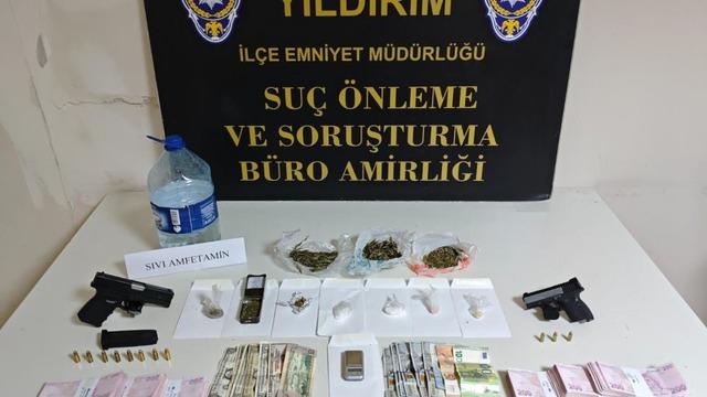 Polis pizzacı kılığına girdi, Baron abla lakaplı torbacı kadını yakaladı