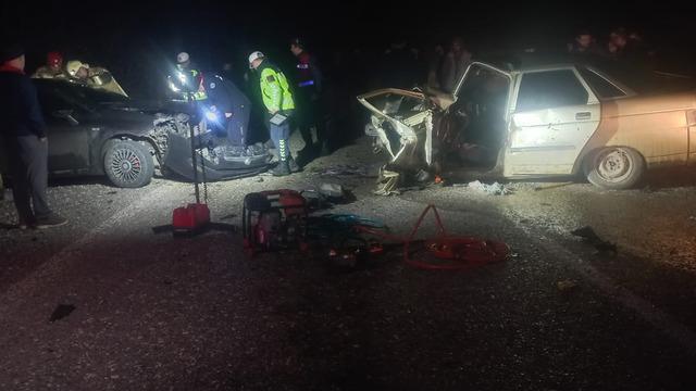 Bursa trafik kazası! Otomobiller kafa kafaya çarpıştı