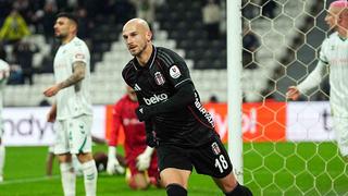 10 kişi Beşiktaş Konyaspor'u geçmeyi başardı! Kartal nefes aldı