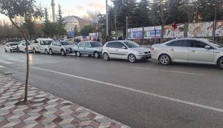 Isparta'da akılalmaz kaza! Ani fren yapınca 7 ara&ccedil; birbirine girdi