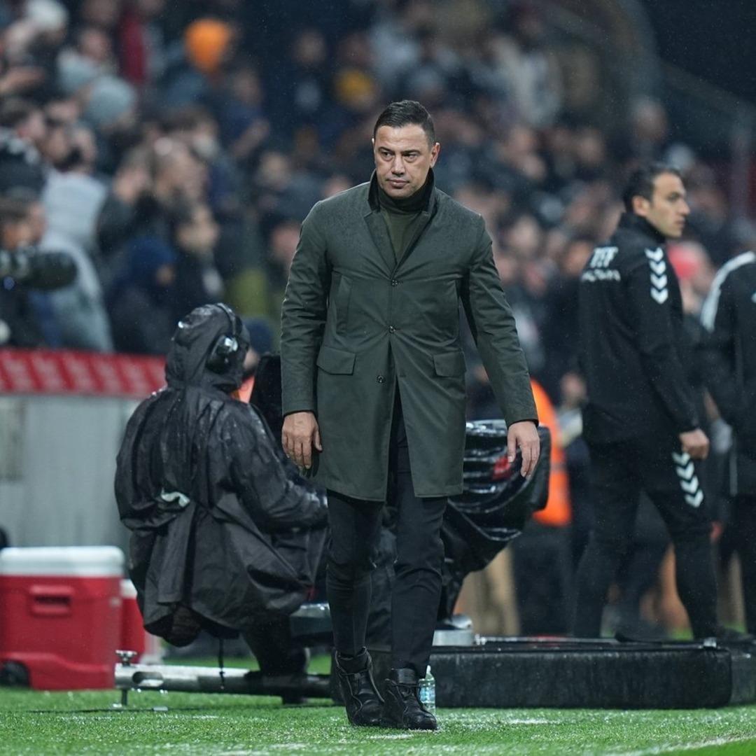 &Ccedil;ağdaş Atan dan Beşiktaş ma&ccedil;ı sonrası gazetecilere şok &ccedil;ıkış! "Soru mu sordun fır&ccedil;a mı attın! Haddinizi bilin" 1