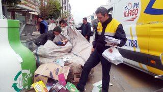 Günün en komik haberi! Hurdacı resmi evrakları çöp zannedince...