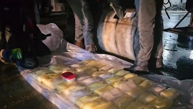 Şırnak'ta tıra operasyon! 142 uyuşturucu ele geçirildi; işte o görüntüler