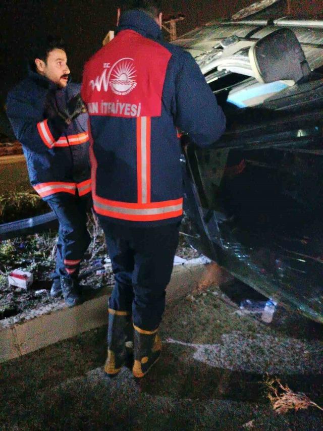 Van’da otomobil takla attı: 2 yaralı 2