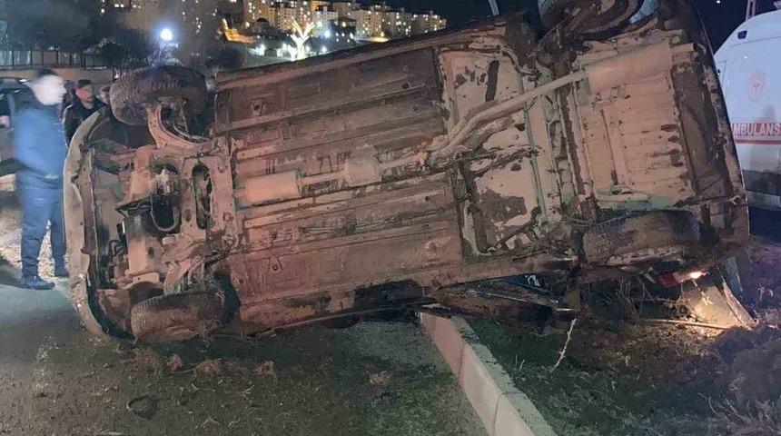 Van&rsquo;da otomobil takla attı: 2 yaralı