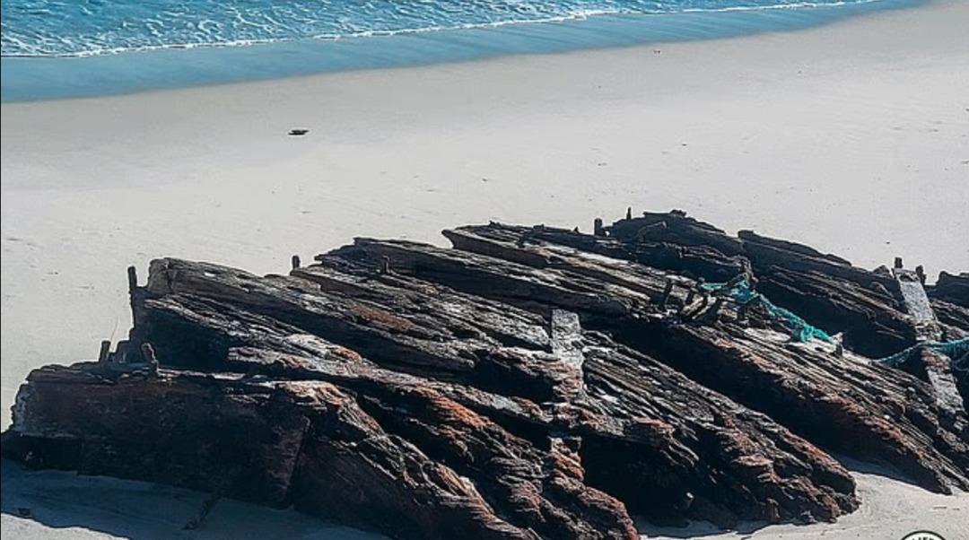 36 yıl &ouml;nce batmıştı: Plajda ortaya &ccedil;ıktı! Yanına yaklaşırken bile tekrar d&uuml;ş&uuml;n&uuml;n 1